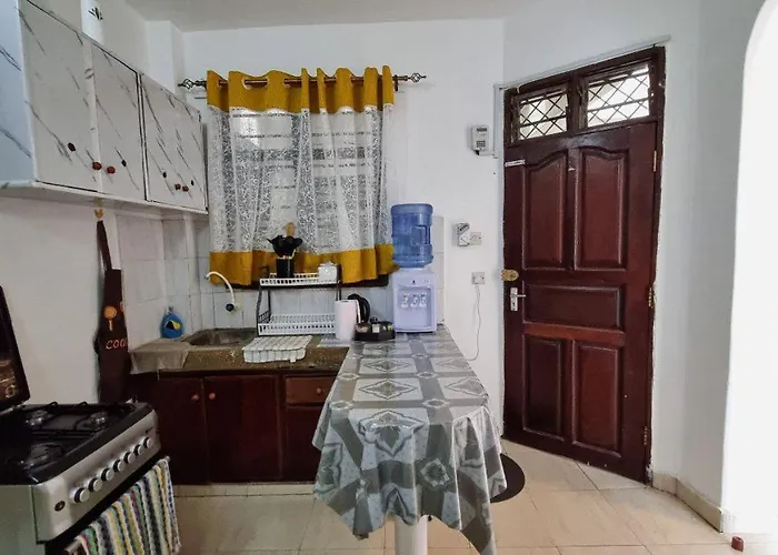Gee\'S Hidden Gem Apartment In Mombasa Cbd - Parking