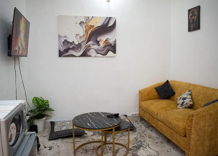 Gee\'S Hidden Gem Apartment In Mombasa Cbd - Parking